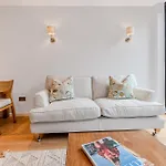 Contemporary 2Br Duplex With A Patio In Chelsea