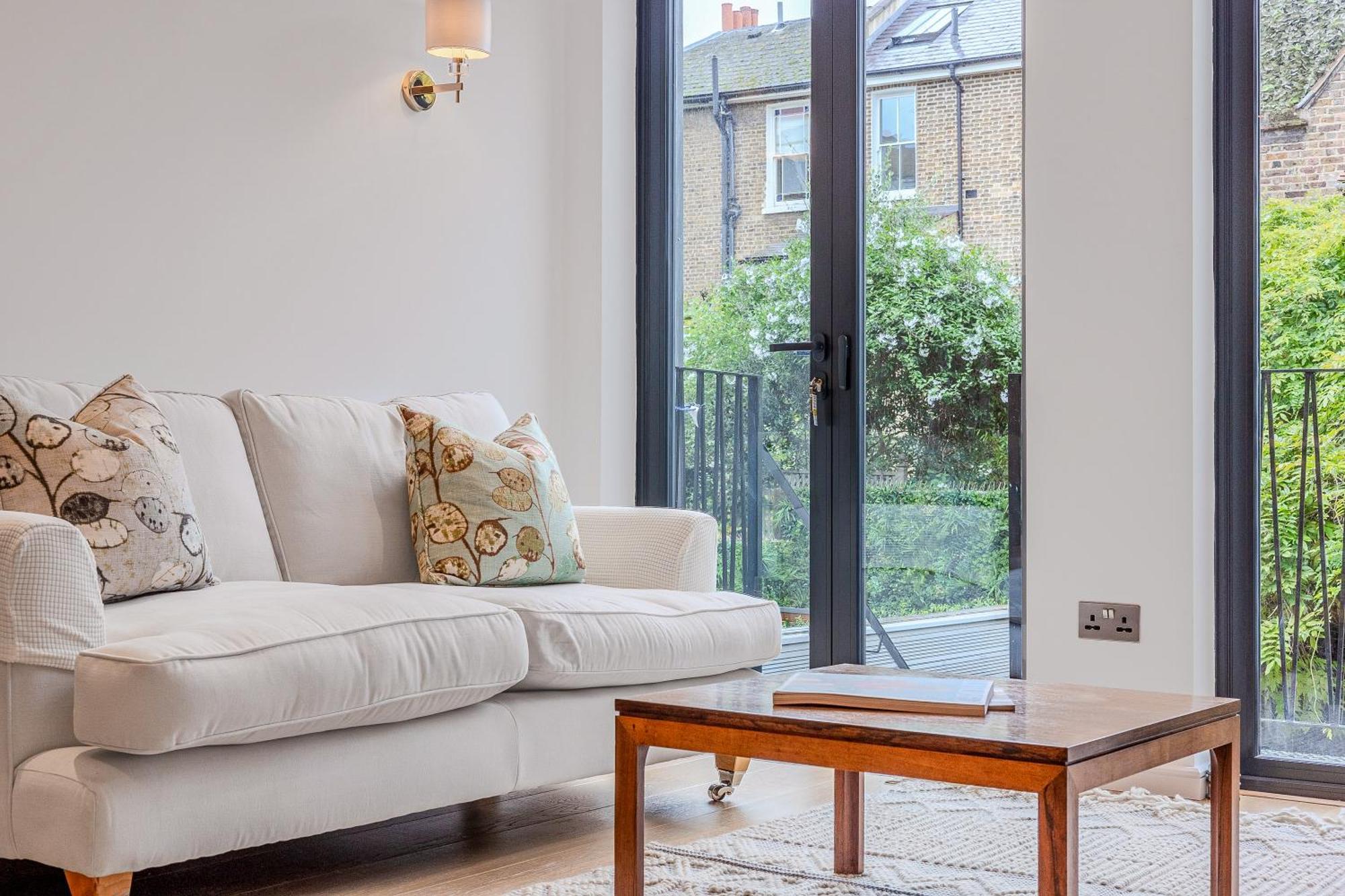 Contemporary 2br Duplex With A Patio In Chelsea Londres