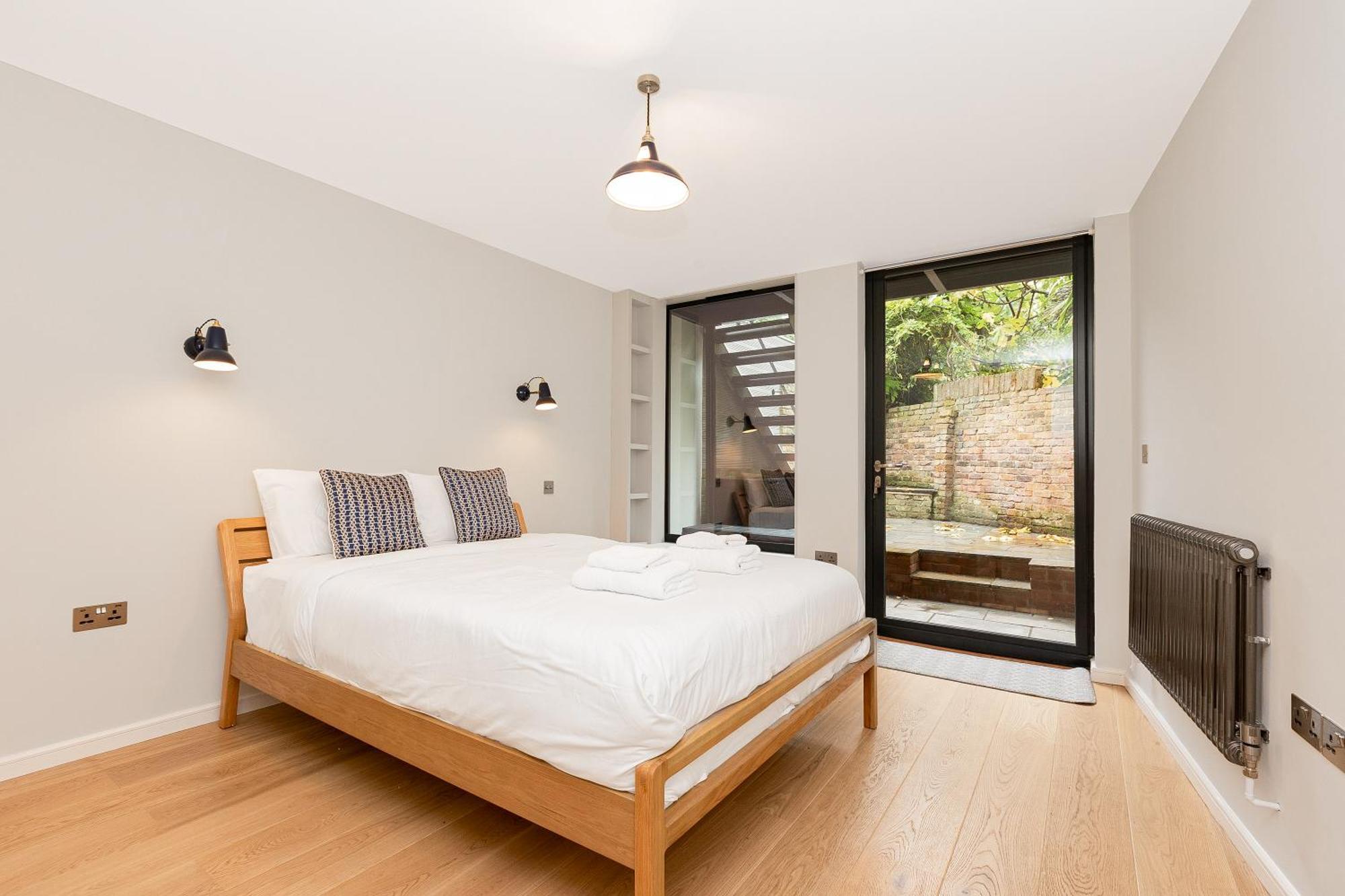 Contemporary 2br Duplex With A Patio In Chelsea Londres