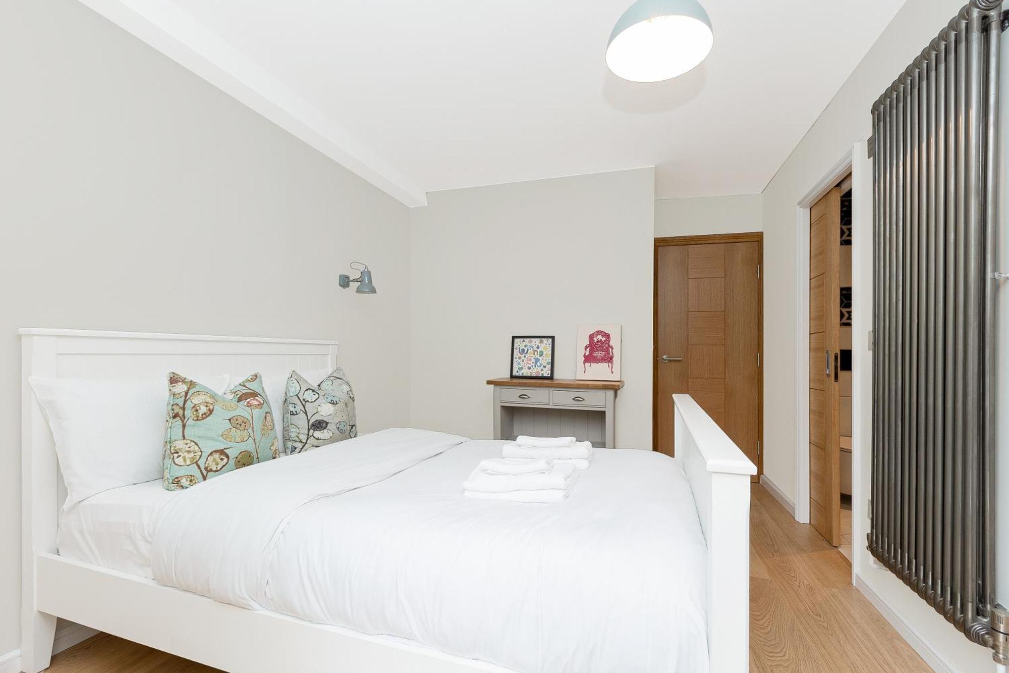 Contemporary 2br Duplex With A Patio In Chelsea *