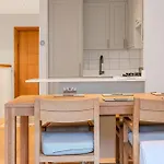 Contemporary 2Br Duplex With A Patio In Chelsea