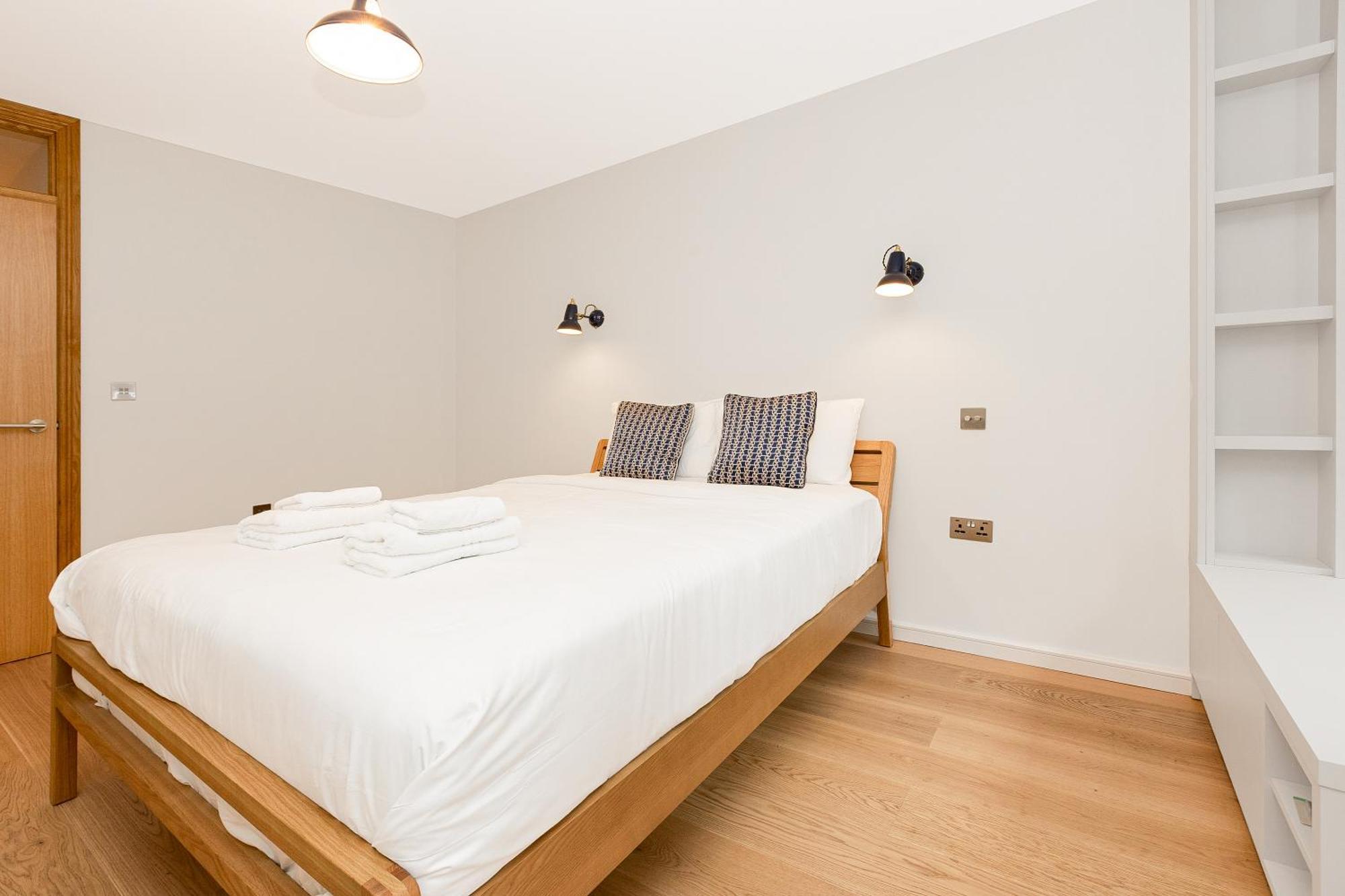 Contemporary 2br Duplex With A Patio In Chelsea Apartment
