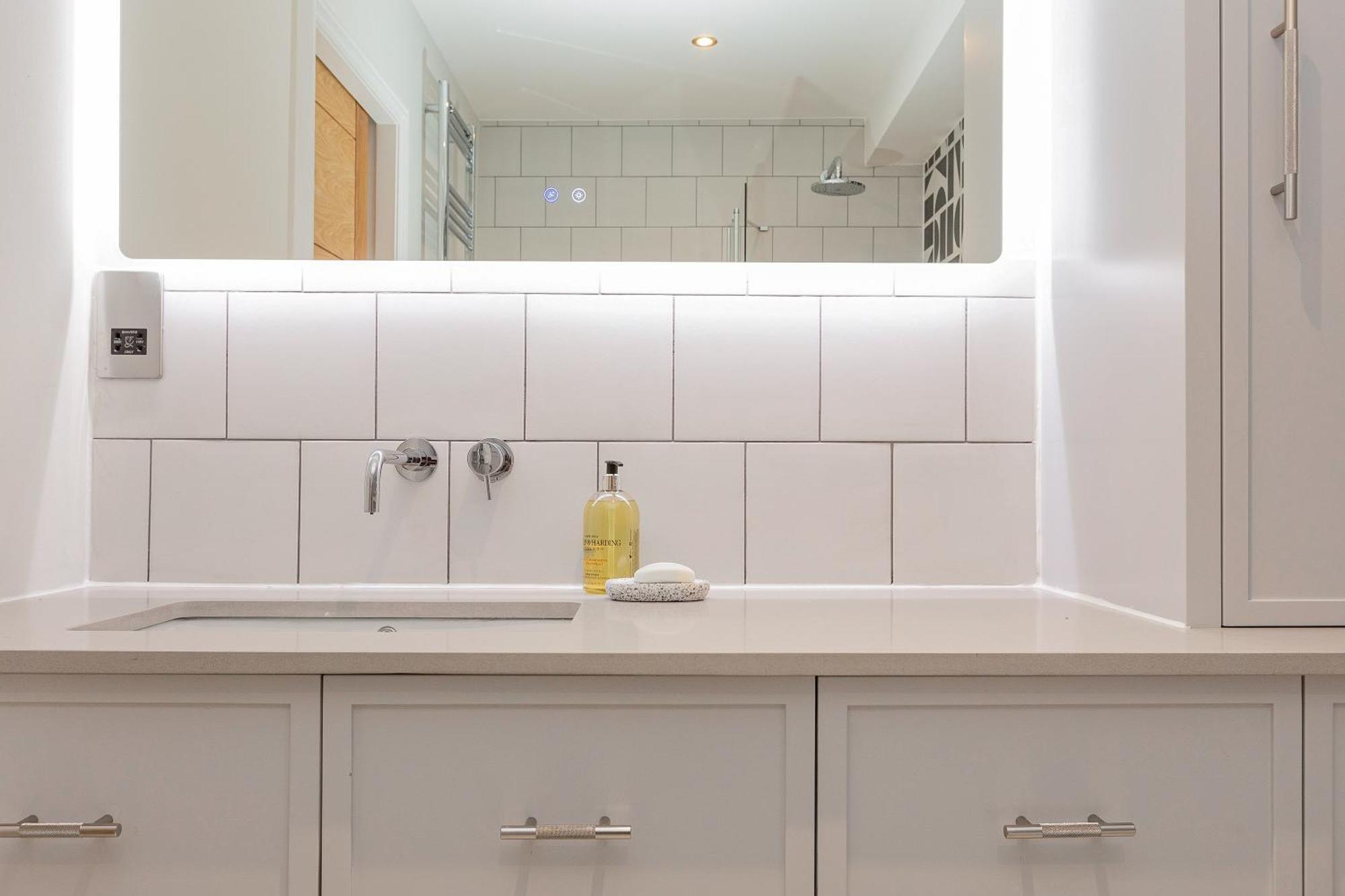 Contemporary 2br Duplex With A Patio In Chelsea
