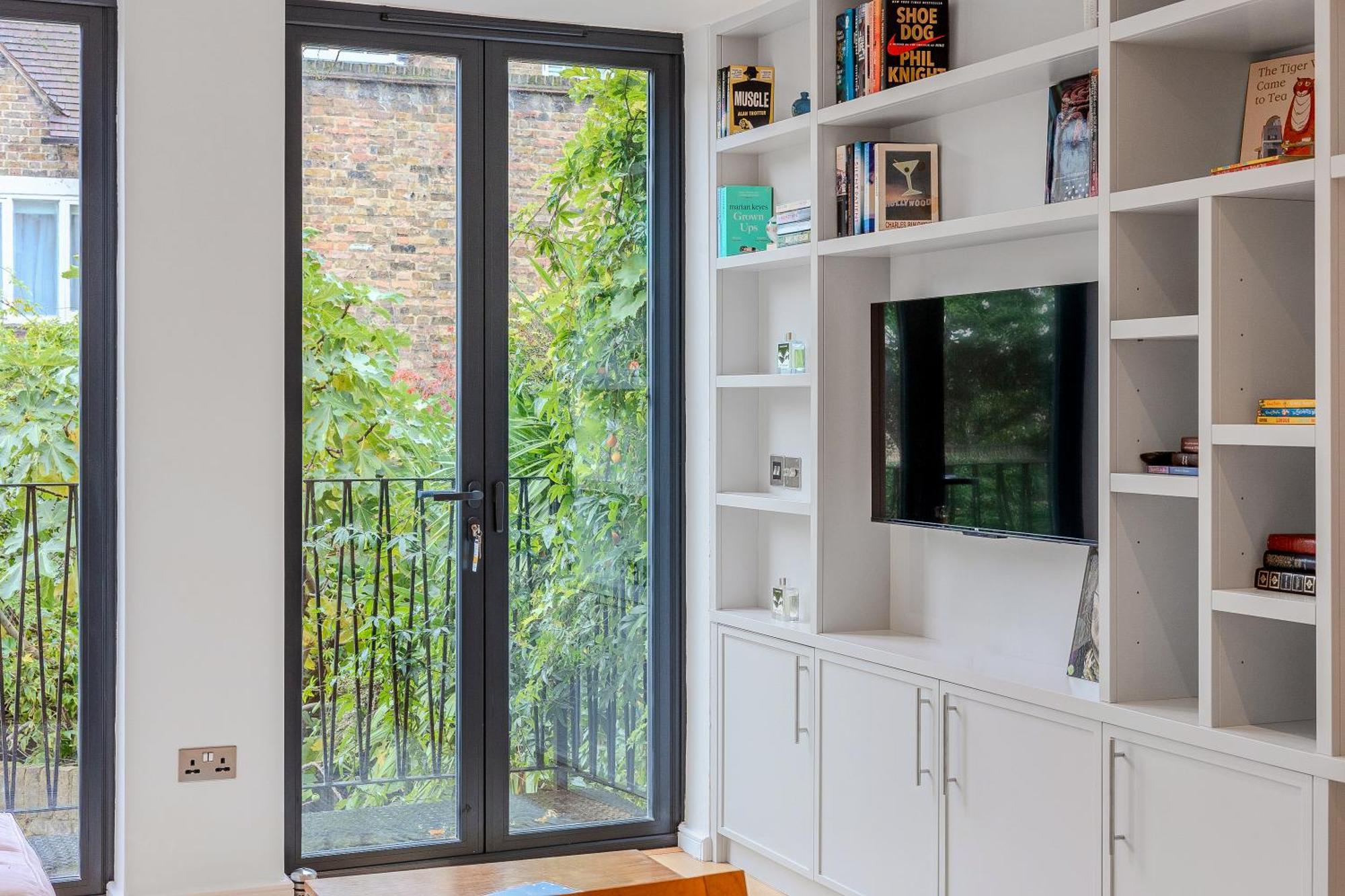 Contemporary 2br Duplex With A Patio In Chelsea